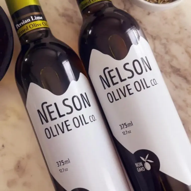 Make these irresistible Sweet & Spicy Cashews with maple syrup, fresh rosemary, and a hint of lime. Perfect budget-friendly DIY holiday gift! Takes just 15 minutes and makes gorgeous gift bags. Free printable tags included. #SpicedNuts #DIYGift #HolidayGifts #HealthySnacks