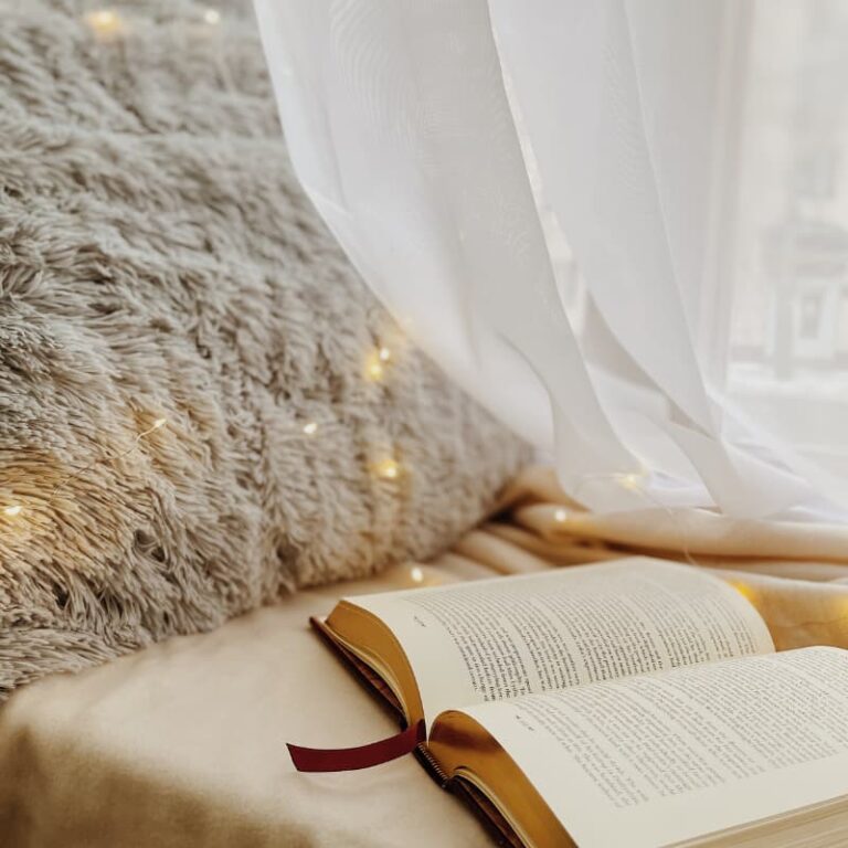 Infographic showing chia seeds' sleep-supporting nutrients: tryptophan, magnesium, and omega-3s for hormone health